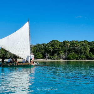 Pirogue sur la baie d'Upi de l'Ile des Pins