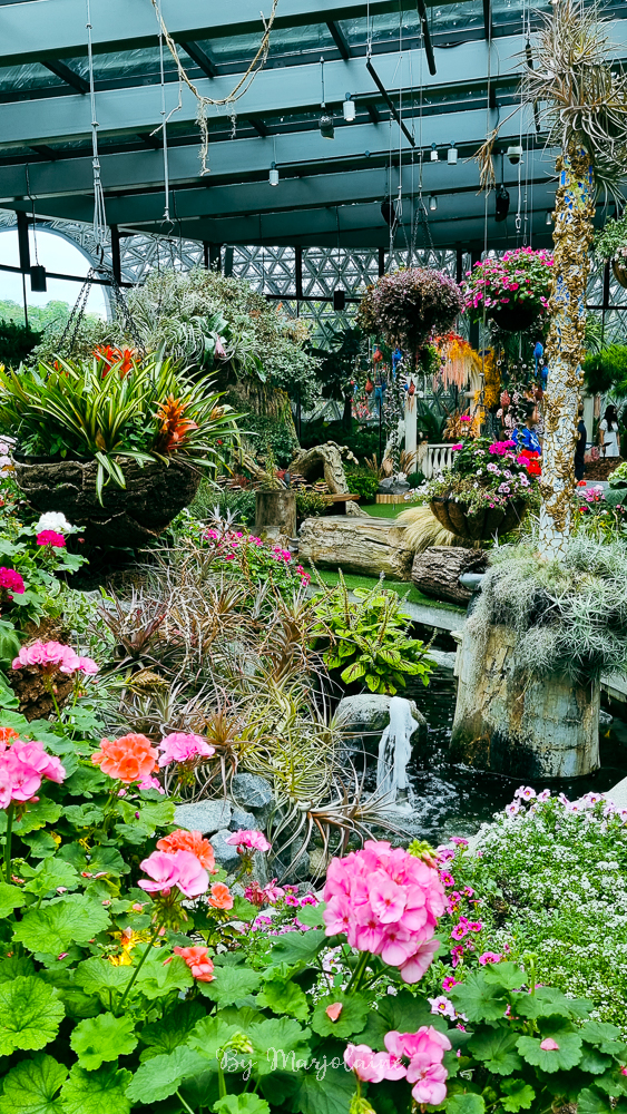 Flower fantasy at gardens by the bay Singapour